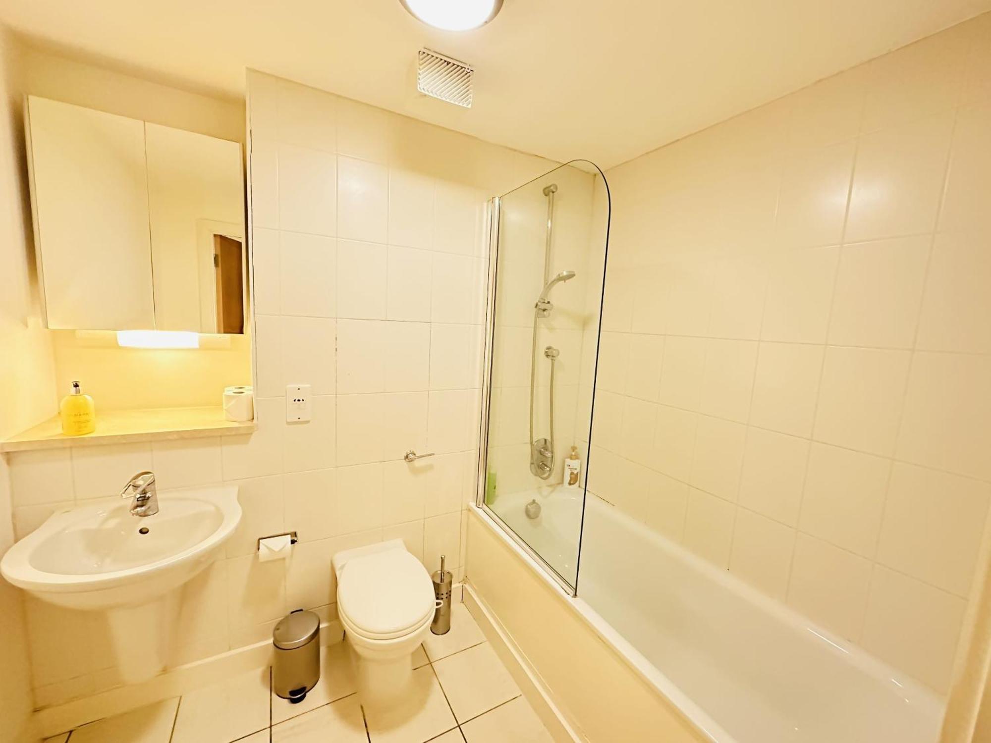 Cosy Modern Tower Bridge Apartment London Bilik gambar
